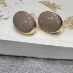 Σκουλαρίκια με μπεζ πέτρα καρφωτά