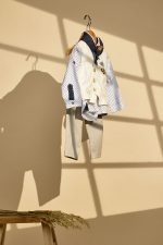 Βαπτιστικό σύνολο αγόρι με πουά πουκάμισο και γκρι παντελόνι - Image 2