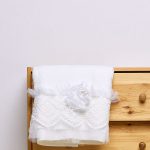 Λαδόπανα λευκά κορίτσι με κοφτό broderie δαντέλα