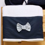 Λαδόπανα μπλε με ριγιέ παπιγιόν