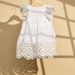 Λευκό βαμβακερό φόρεμα βάπτισης με κοφτό ασπροκέντημα