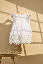 Λευκό βαμβακερό φόρεμα βάπτισης με κοφτό ασπροκέντημα