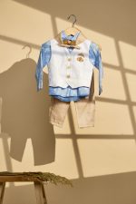 Βαπτιστικό σύνολο με λινό μπεζ παντελόνι και πουκάμισο σιελ με λευκά βελάκια