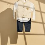 Βαπτιστικό σύνολο με λινό μάο πουκάμισο και γιλέκο και μπλε παντελόνι