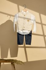 Βαπτιστικό σύνολο με λινό μάο πουκάμισο και γιλέκο και μπλε παντελόνι