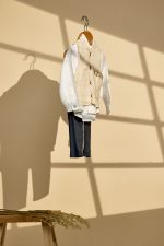 Βαπτιστικό σύνολο με λινό μάο πουκάμισο και γιλέκο και μπλε παντελόνι - Image 2