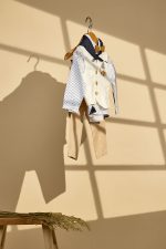 Βαπτιστικό σύνολο με μπεζ παντελόνι και πουά πουκάμισο - Image 2