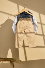 Βαπτιστικό σύνολο με μπεζ παντελόνικαι μπλε γιλέκο ψαροκόκκαλο - Image 3