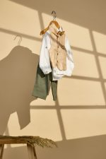 Βαπτιστικό σύνολο με λινό χακί παντελόνι - Image 3