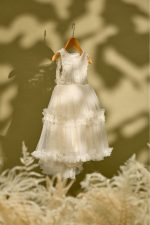 Εκρού φόρεμα βάπτισης με εκρού βαμβακερά τετράγωνα στη δαντέλα - Image 2