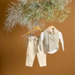 Βαπτιστικό σύνολο με χακί γιλέκο και εκρού παντελόνι