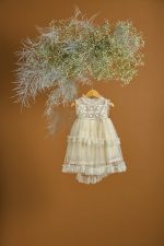 Βαπτιστικό φόρεμα εκρού με ρόμβους και τριανταφυλλάκια