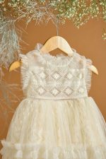Βαπτιστικό φόρεμα εκρού με ρόμβους και τριανταφυλλάκια - Image 3