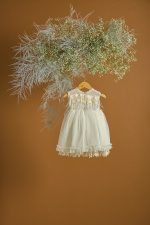 Βαπτιστικό φόρεμα εκρού με φτερά και ψιλό πουά τούλι - Image 3