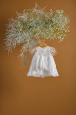 Βαπτιστικό φόρεμα λευκό πουά τουνίκ με φτερά και φιόγκο - Image 3