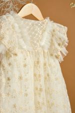 Βαπτιστικό φόρεμα εκρού τουνίκ με λουλουδάκια και ρόμβους - Image 2