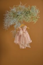 Βαπτιστικό φόρεμα σάπιο μήλο με φιόγκο στην πλάτη - Image 3