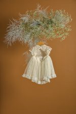 Βαπτιστικό φόρεμα εκρού δαντέλα με ανάγλυφα λουλουδάκια - Image 2