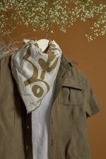 Βαπτιστικό σύνολο αγόρι με χακί πουκάμισο safari και λευκή μπλούζα - Image 2