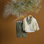 Βαπτιστικό σύνολο αγόρι με λευκό πουκάμισο με λεπτομέρειες από δίχτυ και χακί παντελόνι