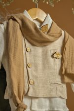 Βαπτιστικό σύνολο αγόρι με χακί παντελόνι λινό και υπόλευκο πουκάμισο από τσαλακωτή βαμβακερή μουσελίνα - Image 2