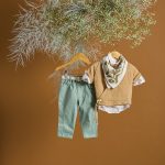 Βαπτιστικό σύνολο αγόρι με κρουαζέ μόκα ζακέτα και μέντα παντελόνι