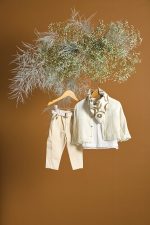 Βαπτιστικό σύνολο αγόρι με λευκό πουκάμισο με λεπτομέρειες από δίχτυ και εκρού παντελόνι