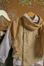 Βαπτιστικό σύνολο με χακί παντελόνι και μπεζ γιλέκο με λευκό πουκάμισο - Image 2