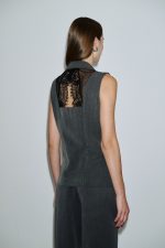 Γκρι Μακρύ Γιλέκο Με Δαντέλα Πίσω - Image 3